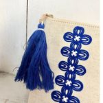 Vineyard Vines NWOT Medallion Embroidered Tassel Canvas Clutch Bag Ivory / Blue Photo 3