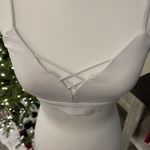 Alo Yoga ALSO SPORTS BRA CRISS CROSS FRONT AND BACK IN WHITE SIZE MED - EUC (394) Photo 1