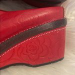 Spring Step L’artiste   Red Floral Embossed Mules size 7.5 BNWOT Photo 1