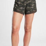 Athleta  PRINTED MESH RACER RUN SHORT 4” olive camo size large Photo 0