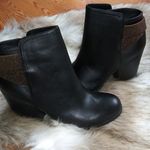 Kenneth Cole REACTION
Women's Booties Photo 3