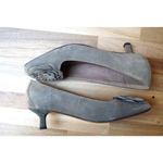 Donald Pliner Donald J Pliner Suede Flower Kitten Heel Square Toe Pumps Soft Gray Size 8 Photo 5