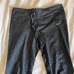 Nike Dri fit Capri yoga workout leggings Sz medium Photo 4