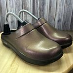 OOFOS luxe Purple Size 9 Photo 0