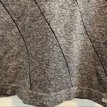 Saucony  Gray Dash Seamless Short Sleeve Top.  Size Small. EUC Photo 4