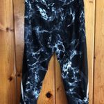 PINK - Victoria's Secret Pink Victoria’s Secret leggings cropped marble print size large vented ultimate‌ Photo 4