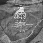 Zion Rootswear Bob Marley T-Shirt Face on Jamaican Flag Colors on Black Photo 1