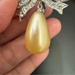 Vintage K.J.L. Kenneth Jay Lane Pave Crystal Bow Faux Pearl Tear Drop Earrings Silver Photo 8