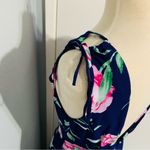 Lulu’s New V Photo 7