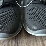 Crocs literide 360 pacer women’s sneakers sz 7 Photo 4