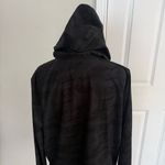 Vuori  Outdoor Trainer Shell Black Camo Lightweight Water Resistant Jacket size M Photo 5