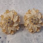 Perfect For The Bride! Vintage Screw On Earrings Carved Flowers W Rhinestones White Photo 3