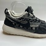 Nike Roshe One Winter Print Shoes Women's sz 8.5 Black 685286-001 Fair Isle Knit Photo 3