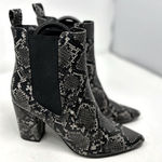 Steve Madden Steve‎ Madden Black and White Subtle Snakeprint Heeled ankle bootie size 8.5 Photo 0