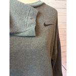 Nike Pullover Sweatshirt Medium Womens Gray Softball Flux AV6688 Pockets Crew Photo 9