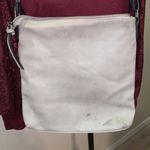 Light grey vinyl adjustable crossbody handbag Gray Photo 4