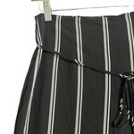 Forever 21  Contemporary Womens Size Medium Black White Striped Back Zip Culottes Photo 1