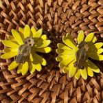 VINTAGE Daisy Clip on 70’s Retro Flower Earrings Yellow Photo 3