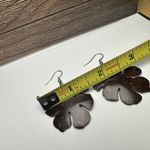 Coconut Shell Hawaiian Tropical Hibiscus Flower Dangle Drop Pierced Earrings Silver Photo 1