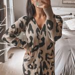 Angashion Sweater Photo 0