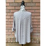Torrid NWT Light Gray Blouse wi/ Arrow Pattern Size 1X 14-16 Photo 2
