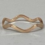 Gold Wavy Squiggle Solid Band Ring Jewelry Size 7 ✨ Photo 0