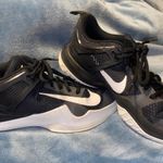 Nike Women’s 8.5  Volleyball Shoes Photo 0