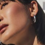 Kendra Scott Colette Hoop Earrings in Silver Photo 1