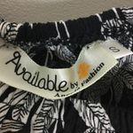 Available by Angela Fashion Tropical crop top Off shoulder black‎ white Small vacation beach resort Photo 2