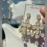 Urban Soul glory earrings white flowers gold tone tassels Photo 0