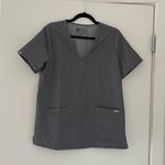 FIGS  Casma Three-Pocket Scrub Top Women’s Photo 0