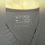 FIGS  Slim Catarina One-Pocket Scrub Top in Black Size large Photo 1