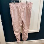 Lululemon  lined dance studio pale pink
Joggers Photo 1