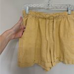 Uniqlo Linen Cotton Pull-On High Waisted Shorts in Yellow - Size M Photo 2