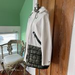 UAS Under Armour Sportswear
Colorblock Quilted Technical Parka
Jacket Sz M White Size M Photo 2