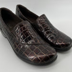 Clarks Women 10 Bendables Slip On Heeled Loafer Brown Faux Alligator Shiny Work Photo 0