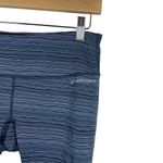 Brooks NWOT  Women’s Urban Run Capri Patterned Leggings in Blue Size S Photo 3