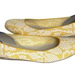 ROTHY’S Women’s Daisy Pattern The Flat Yellow and White knit flat 10 Photo 3