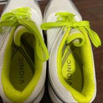 Vionic venture white sneakers size 6 Photo 3