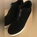 Blondo  women black suede waterproof platform Glenda sneakers US 7.5 Photo 10