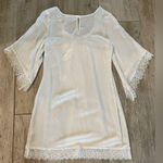 Socialite White Bell Sleeved Shift Dress Photo 5