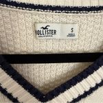 Hollister  Classic White Navy Trim Cable Knit V-Neck Sweater Women’s Small VTG Photo 1