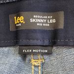 Lee  Mid-Rise Dark Wash Capri Jeans NWT Size 28w Petite Skinny Capri Jeans Photo 5