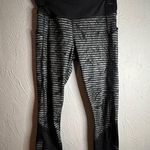 Lululemon Pace Rival Crop full on luxtreme size 4 in stripe play slate black Photo 2