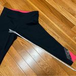 Under Armour AllSeason Gear Women’s Black Fitted Capri Leggings - S - VGUC Photo 5
