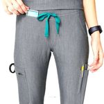 FIGS  Yola Skinny Technical Collection Scrub Pants in Graphite Gray Size Medium Photo 0
