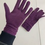 Women’s dark purple cable warm knit‎ faux pearl winter gloves Photo 1
