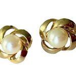 Vintage Dainty Gold Tone Faux Pearl Clip Photo 0