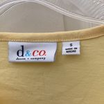 FINAL MARKDOWN Decorative denim & company tee (S) Yellow Photo 2