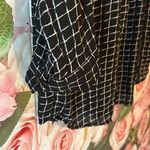 Lila Rose Black and white printed blouse •  in size M Photo 6